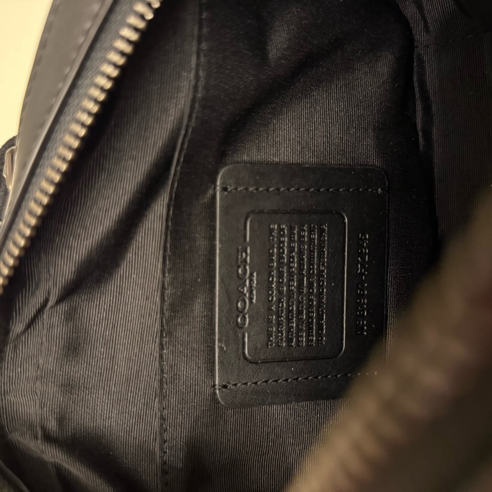 Coach Men’s Crossbody Bag with Travel Patchwork – Black/Navy Leather New! - Picture 9 of 9